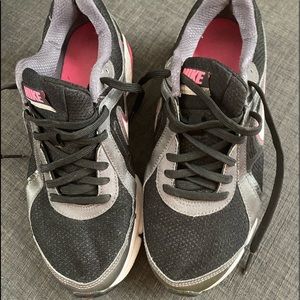 Nike- Woman’s Size 8.5, black/gray/pink